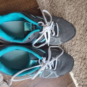 Womens new balance sneakers